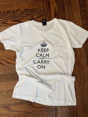 KEEP CALM & CARRY ON TEE L